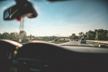 Na polskich drogach jest coraz więcej samochodów
